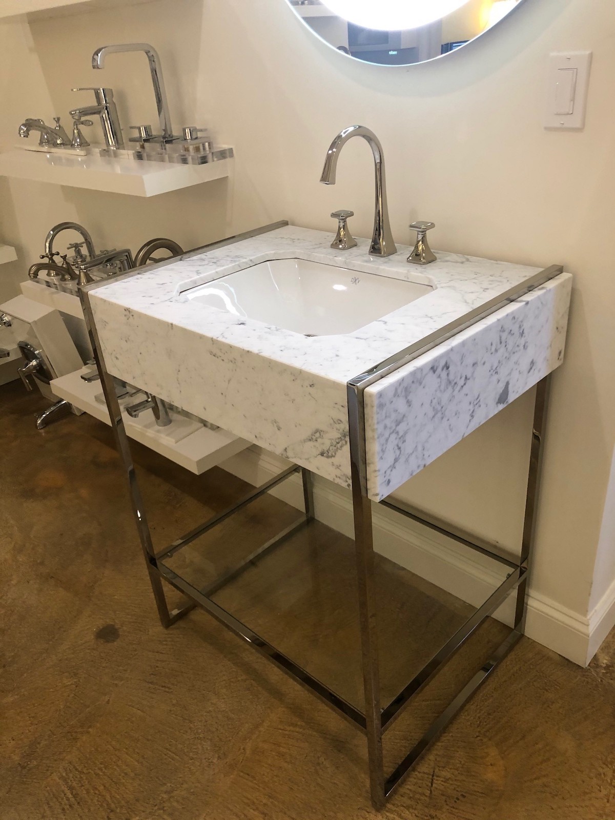 DXV console Immerse St. Louis